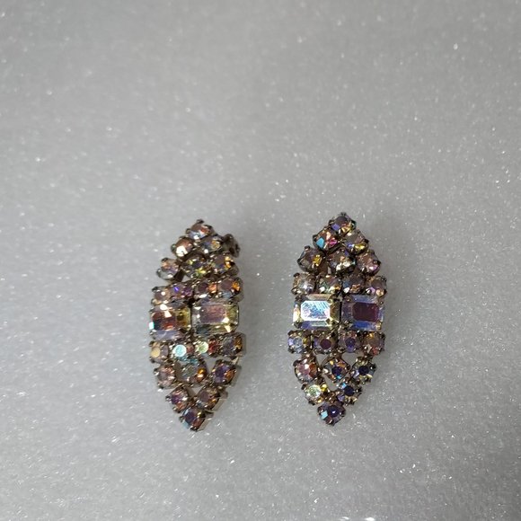 Vintage Aurora Borealis Oval clip on earrings - Picture 2 of 4